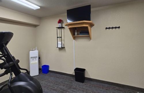 Birch River Hotel | Super 8 by Wyndham Swan River MB