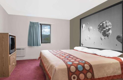 Taos Hotel | Super 8 by Wyndham Taos