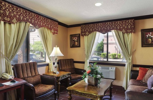 Taylor Hotel | Super 8 by Wyndham Taylor/Detroit Area