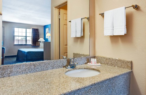 Terrell Hotel | Super 8 by Wyndham Terrell