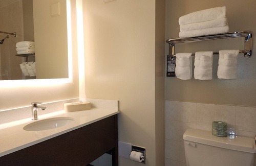 Thunder Bay Hotel | Super 8 by Wyndham Thunder Bay