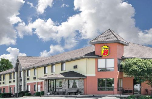 Toledo Hotel | Super 8 by Wyndham Toledo