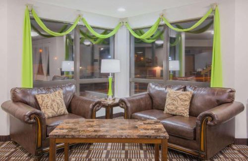 Toledo Hotel | Super 8 by Wyndham Toledo