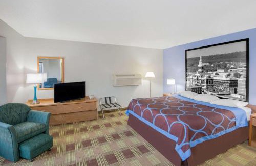 Toledo Hotel | Super 8 by Wyndham Toledo