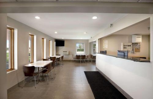 Tuscola Hotel | Super 8 by Wyndham Tuscola