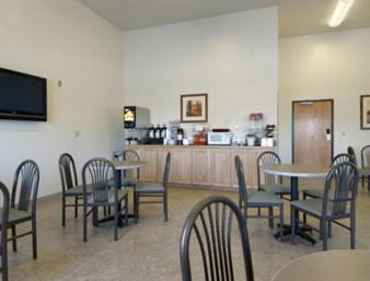 Buena Hotel | Super 8 by Wyndham Union Gap Yakima Area