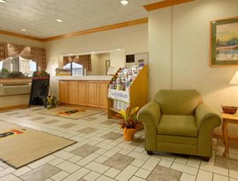 Uniontown Hotel | Super 8 by Wyndham Uniontown PA