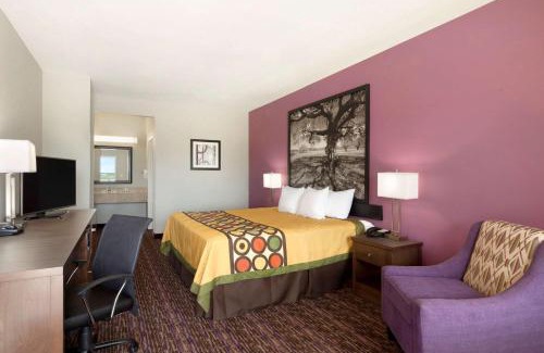 Carrizo Springs Hotel | Super 8 by Wyndham Carrizo Springs