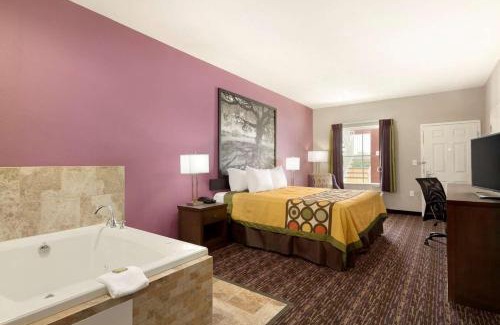 Carrizo Springs Hotel | Super 8 by Wyndham Carrizo Springs
