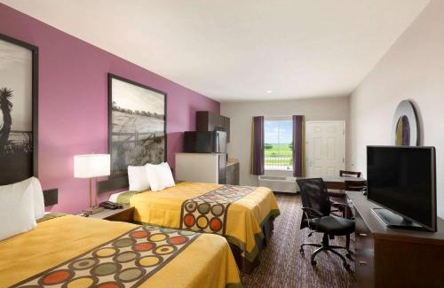Carrizo Springs Hotel | Super 8 by Wyndham Carrizo Springs