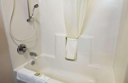 Southeast Colorado Springs Hotel | Super 8 by Wyndham Colorado Springs Airport