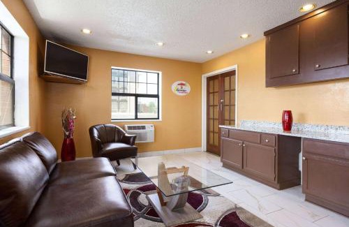 Briargate Hotel | Super 8 by Wyndham Colorado Springs/Afa Area