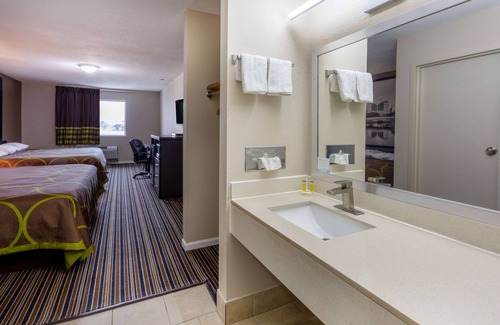 Missouri Valley Hotel | Super 8 by Wyndham Missouri Valley
