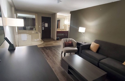 Sterling Heights Hotel | Super 8 by Wyndham Sterling Heights/Detroit Area