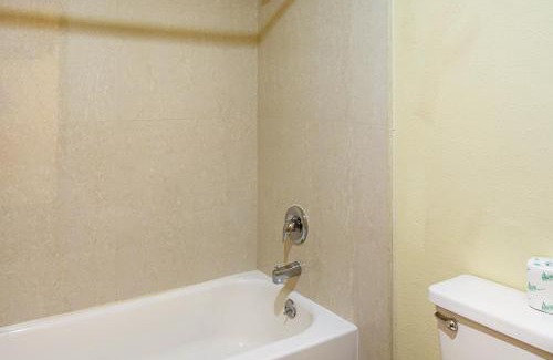 Vancouver Hotel | Super 8 by Wyndham Vancouver East