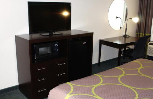Victoria Hotel | Super 8 by Wyndham Victoria/North/Mall Area