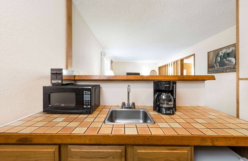 Woodway Hotel | Super 8 by Wyndham Waco/Mall area TX