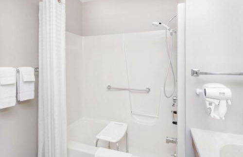 Watseka Hotel | Super 8 by Wyndham Watseka