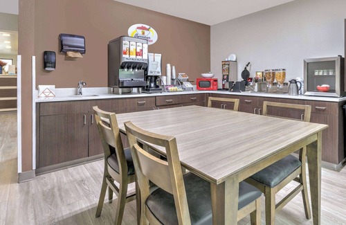 Waxahachie Hotel | Super 8 by Wyndham Waxahachie TX