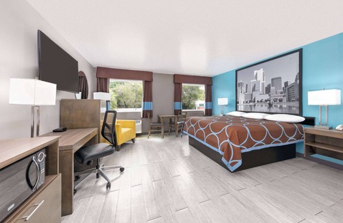 Waxahachie Hotel | Super 8 by Wyndham Waxahachie TX