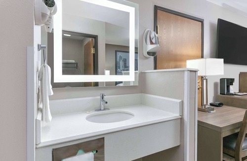 Waxahachie Hotel | Super 8 by Wyndham Waxahachie TX