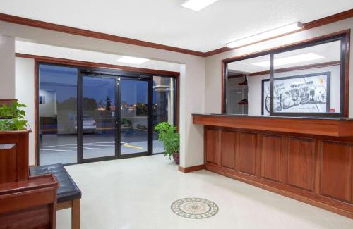 Waycross Hotel | Super 8 by Wyndham Waycross GA