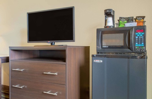 Weston Hotel | Super 8 by Wyndham Weston WV