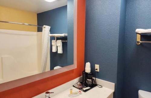 White Hall Hotel | Super 8 by Wyndham White Hall