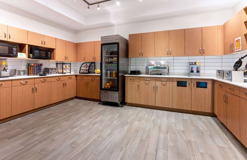 Winnipeg Hotel | Super 8 by Wyndham Winnipeg East MB