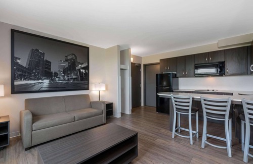 Winnipeg Hotel | Super 8 by Wyndham Winnipeg East MB