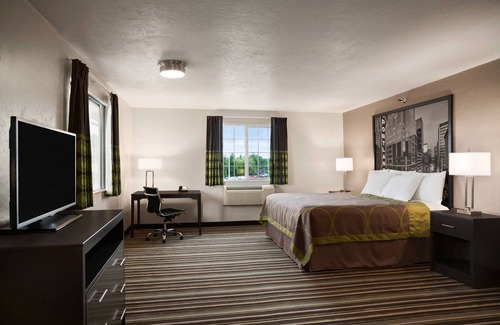 Woodburn Hotel | Super 8 by Wyndham Woodburn