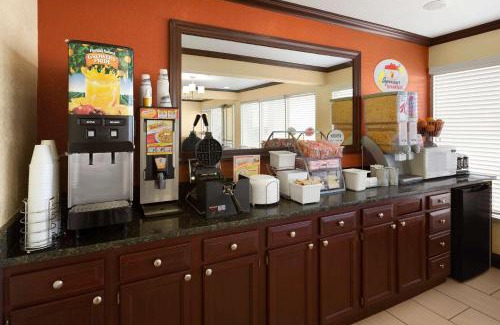 Woodward Hotel | Super 8 by Wyndham Woodward