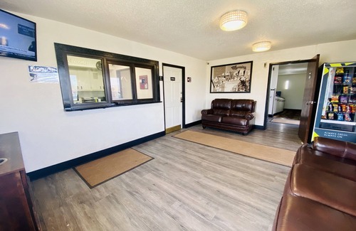 Wyoming Hotel | Super 8 by Wyndham Wyoming/Grand Rapids Area