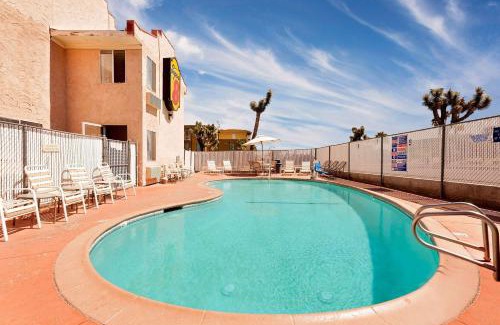 Yucca Valley Hotel | Super 8 by Wyndham Yucca Val/Joshua Tree Nat Pk Area