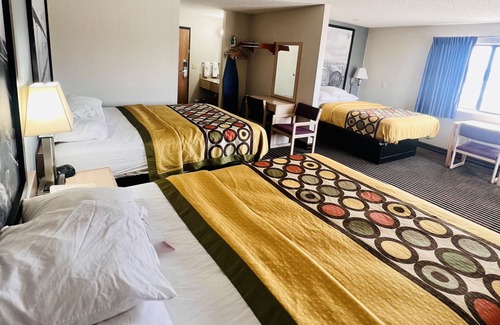 Humboldt Hotel | Super 8 Humboldt IA