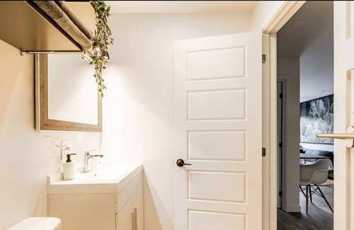 Mercier-Hochelaga-Maisonneuve House | SUPER APARTMENT AT ANJOU FREE PARKING