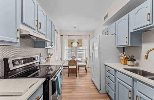 Historic Downtown Kissimmee House | SUPER BOHO – Waterfront Retreat w/Fishing & Views