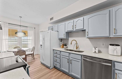 Historic Downtown Kissimmee House | SUPER BOHO – Waterfront Retreat w/Fishing & Views