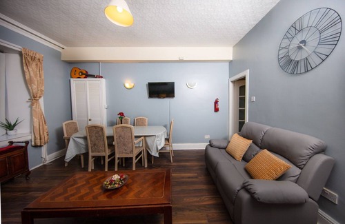Tollcross Apartment | Super Central 4bedroom Apartment at the Meadows