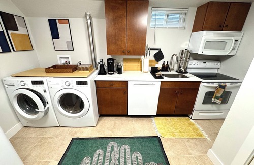 East Central House | Super Clean & Cozy 2-bedroom house in lovely Salt Lake City
