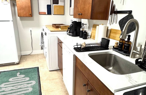 East Central House | Super Clean & Cozy 2-bedroom house in lovely Salt Lake City