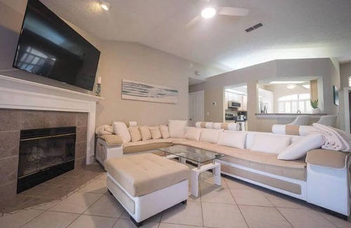 Orange Park House | Super Clean Fantastic Pool Home Near Everything