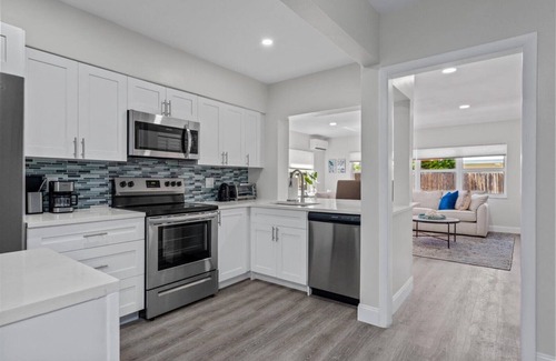 South Corals House | Super Clean Private House with Jacuzzi Near Ft. Lauderdale Beach
