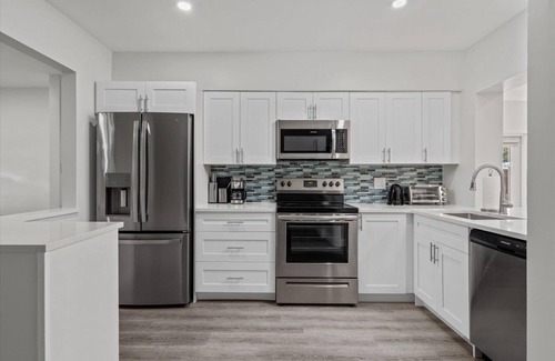 South Corals House | Super Clean Private House with Jacuzzi Near Ft. Lauderdale Beach