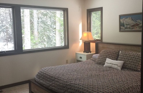 Londonderry House | Super Clean Renovated Ski Chalet in Summer!