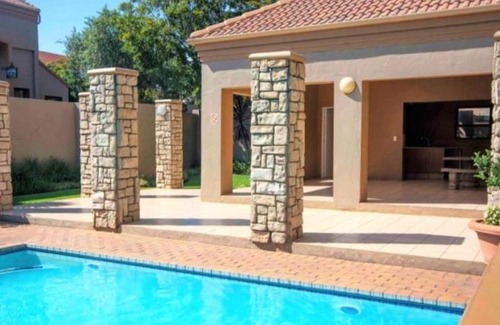 Lone Hill Apartment | Super clean stylish 2-bed appartment in Sandton!