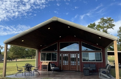 Negreet House | Super clean Waterfront home with private boat launch and fishing pier on site.
