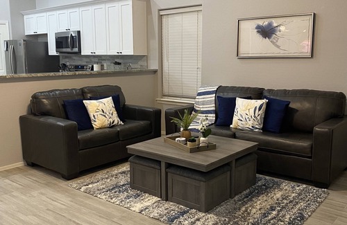 Provence House | Super close to all the fun, short walk to Westgate Entertainment District.