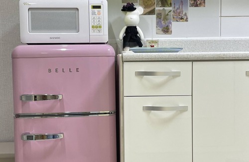 Samjeon-dong Apartment | Super close to Jamshil Station! Perfect location for Seoul Trip. Family-sized.