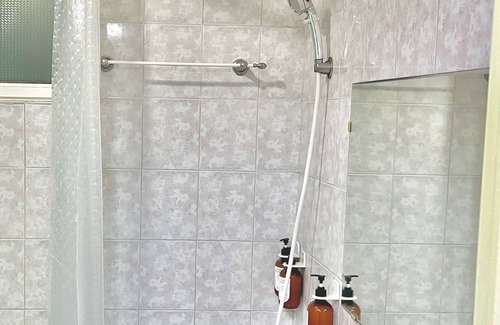 Samjeon-dong Apartment | Super close to Jamshil Station! Perfect location for Seoul Trip. Family-sized.